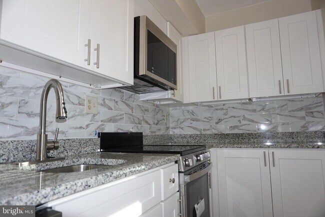 Building Photo - 1322 Fort Myer Dr