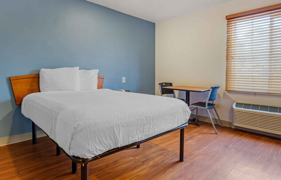 Building Photo - Furnished Studio-Fayetteville - West