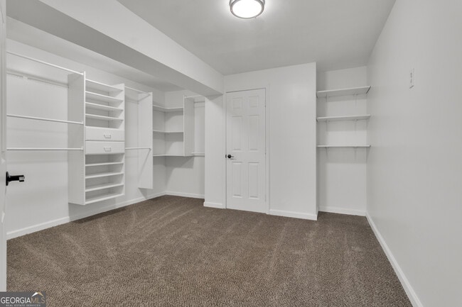 Building Photo - 9155 Nesbit Ferry Rd