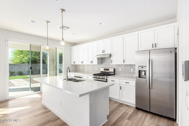 Building Photo - 6556 N 15th Dr