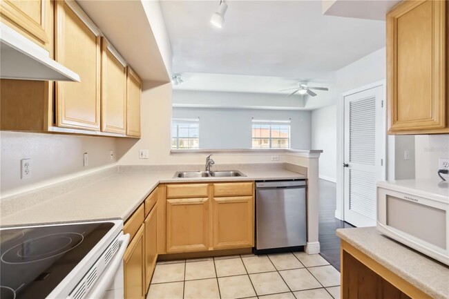 Building Photo - 1025 Villagio Cir