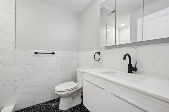 Building Photo - 5412 Delancey St