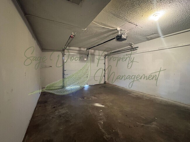 Building Photo - SPACIOUS TOWNHOME WITH GARAGE!!!