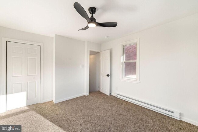 Building Photo - 4 Walnut St