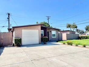 Building Photo - Beautiful Remodeled 4 Bedroom 2 Bathroom H...
