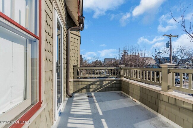 Building Photo - 62 Webb Ave