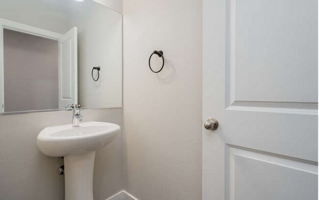 Building Photo - 4910 NE 65th Ct