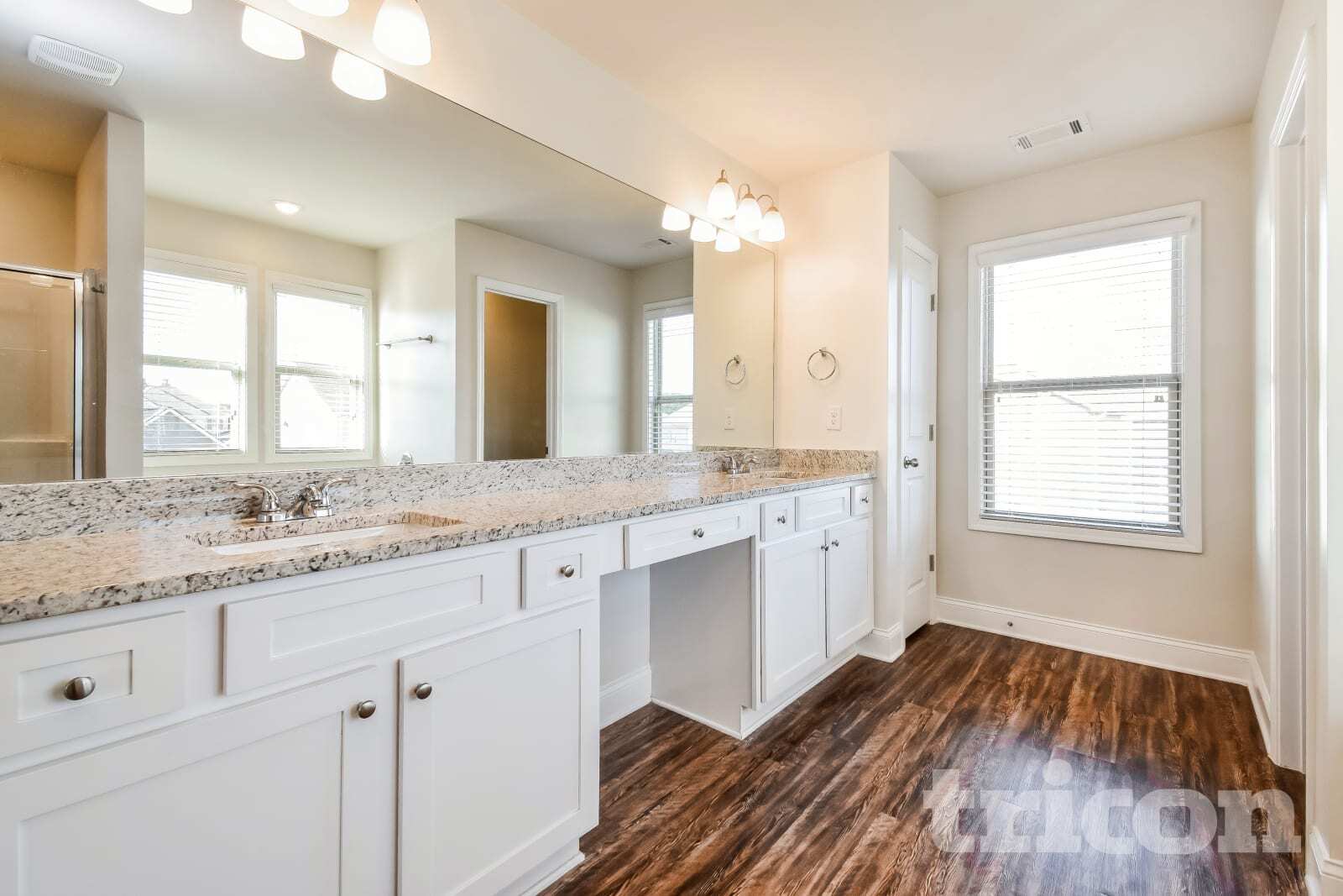 Building Photo - 4000 Bella View Ln