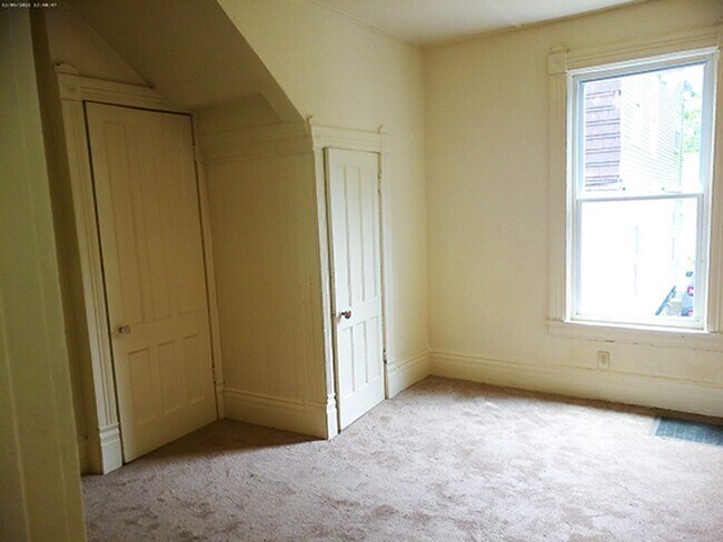 Building Photo - 418 Cherry St