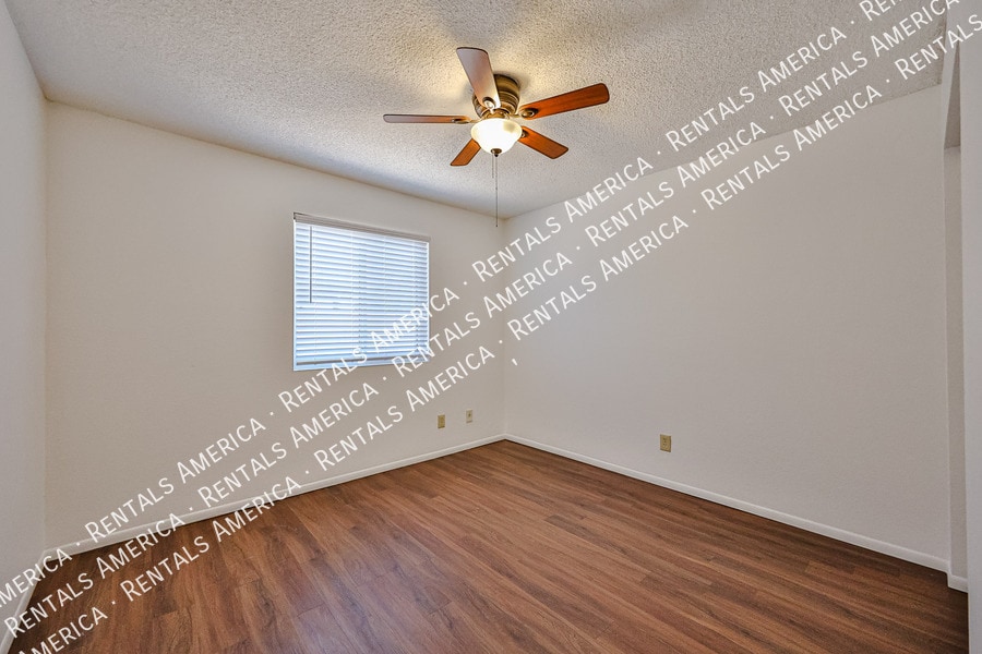 Building Photo - 1425 W Sequoia Dr