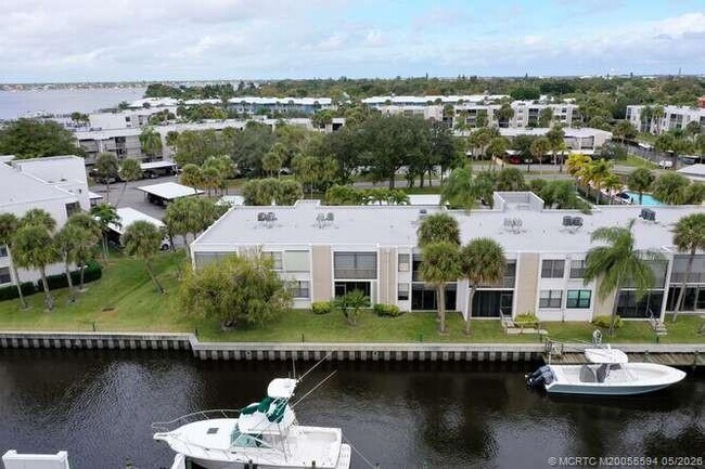 Building Photo - 1950 SW Palm City Rd
