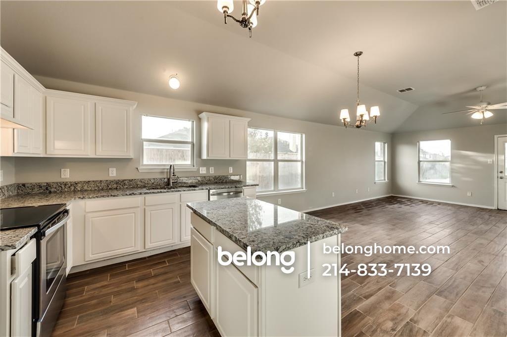 Building Photo - 901 Plumeria Dr