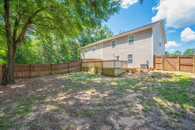 Building Photo - 242 Wainwright Dr
