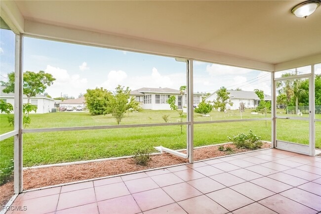 Building Photo - 2214 SW 2nd Ct