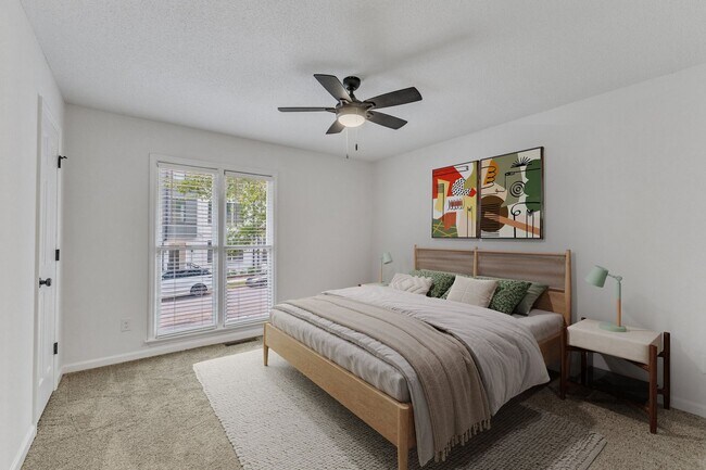 Building Photo - Fully Renovated Townhome - Downtown Wake Forest!