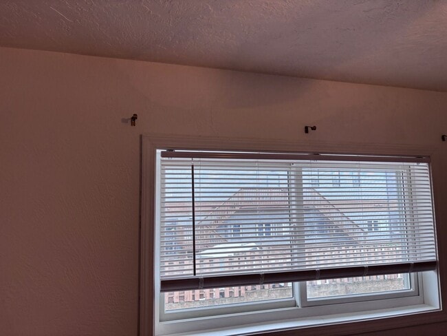 Building Photo - Perfectly Located 2 Bed/1.5 Bath Eagle River Condo!