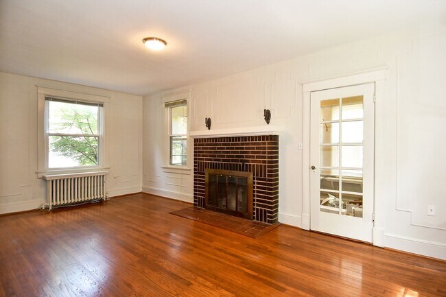 Building Photo - Nestled in the highly desirable Aurora Hills community.