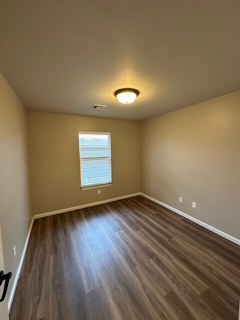 Building Photo - 640 SW 6th St