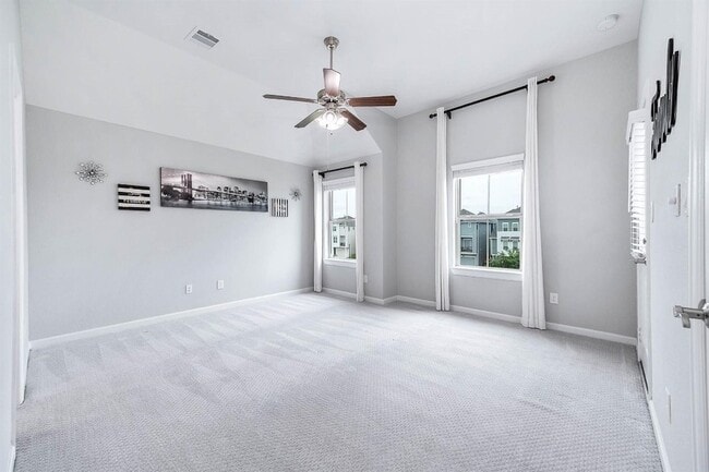 Building Photo - 2022 Groveland Glen Dr