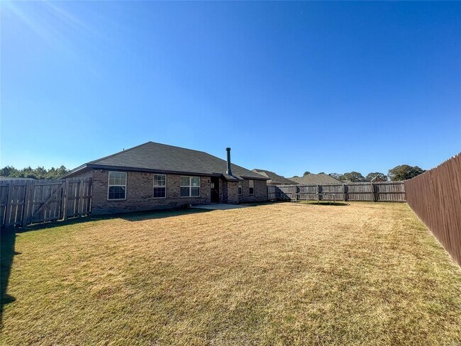 Building Photo - 583 Sunset Dr