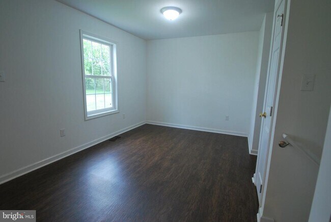 Building Photo - 10266 Hume Rd