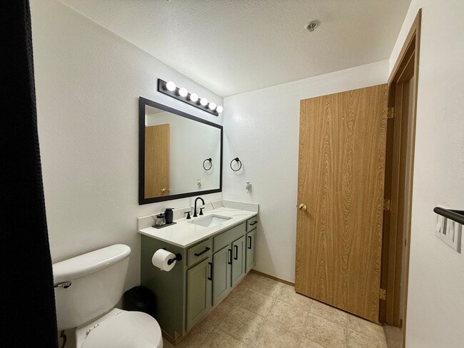 Building Photo - Burien Condo