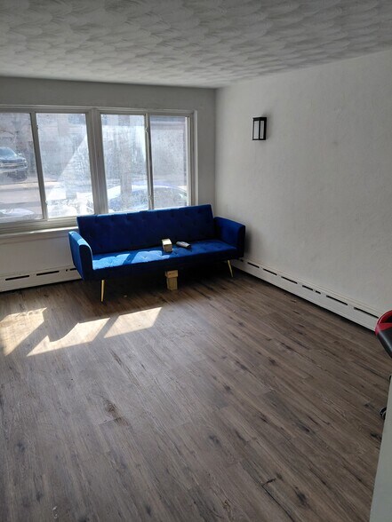 Building Photo - 1037 E Philadelphia St