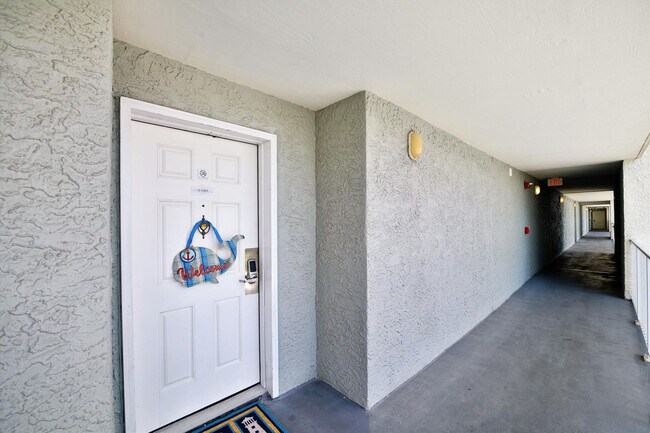 Building Photo - 10515 Front Beach Rd