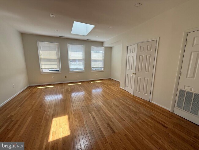 Building Photo - 1324 H St NE