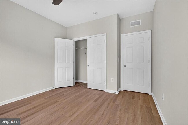 Building Photo - 43845 Centergate Dr