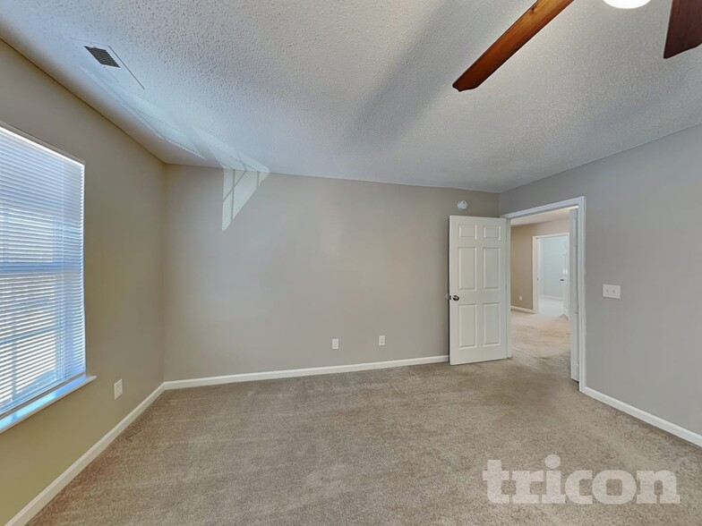 Building Photo - 2000 Lake Carolina Dr