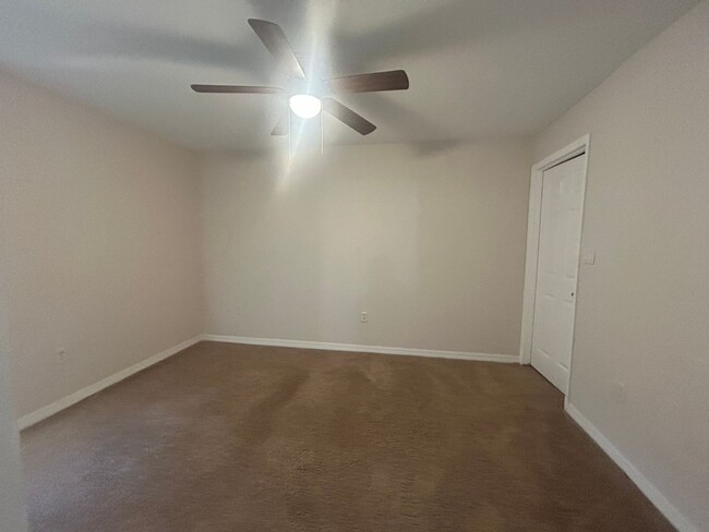 Building Photo - BRANDON: 2 Bed/2 Bath, Ground Floor Unit A...