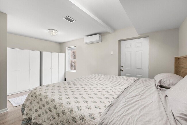 Building Photo - 359 Cator Ave