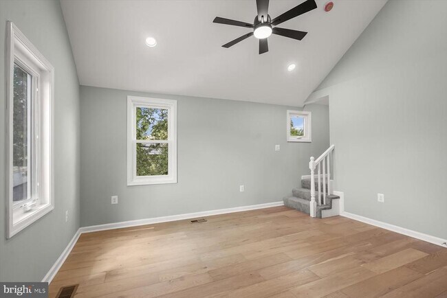 Building Photo - 2917 E Lee Ave