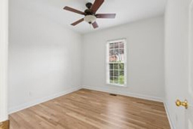 Building Photo - Beautiful Brentwood Home with Inground Pool on Quiet Cul-de-Sac