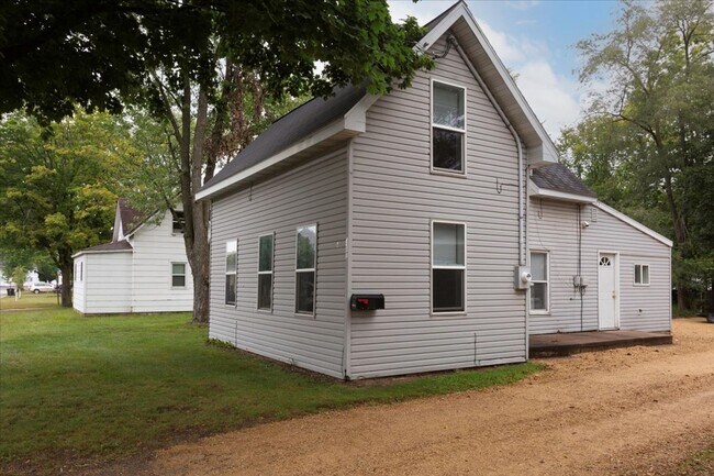 Building Photo - 3 Bedroom 1 Bath House - Menomonie