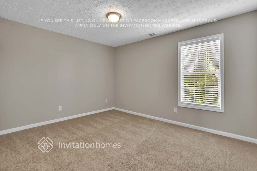 Building Photo - 729 Coach Way