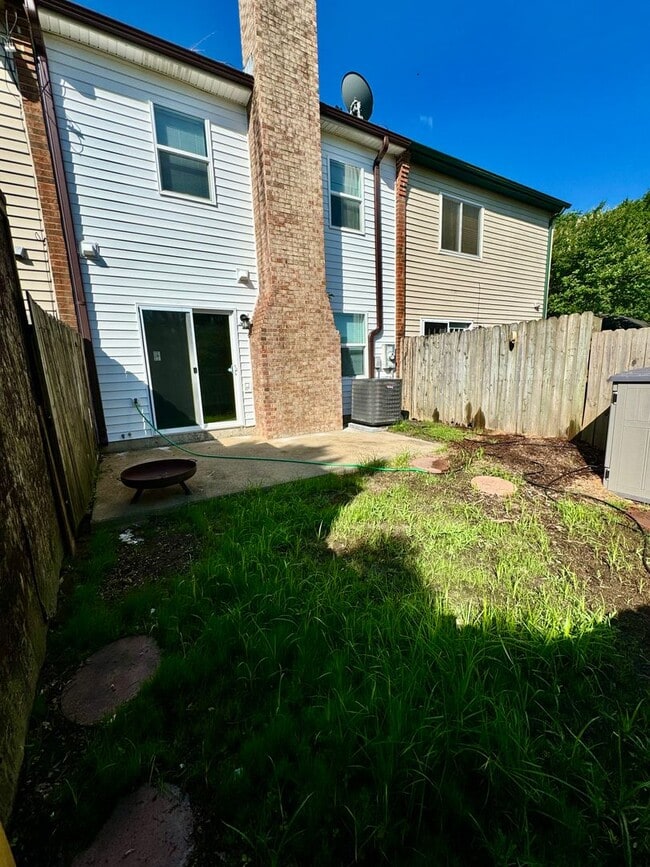 Building Photo - THE LAKES