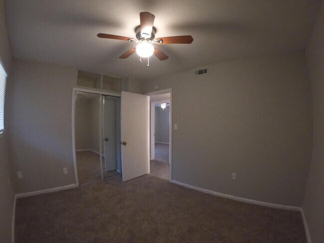 Building Photo - 3256 Suncrest Dr