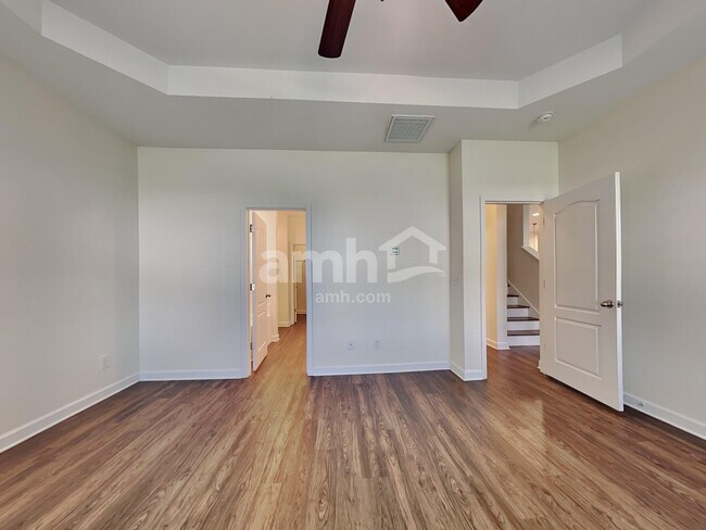 Building Photo - 530 Lateleaf Dr