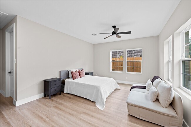 Building Photo - 2614 Piemonte Ave
