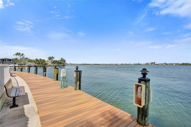 Building Photo - 10350 W Bay Harbor Dr