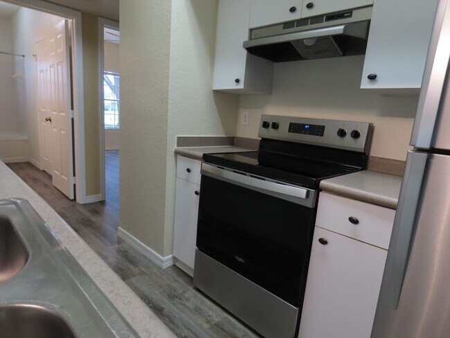 Building Photo - Orlando Park Central Gated Resort Style Co...