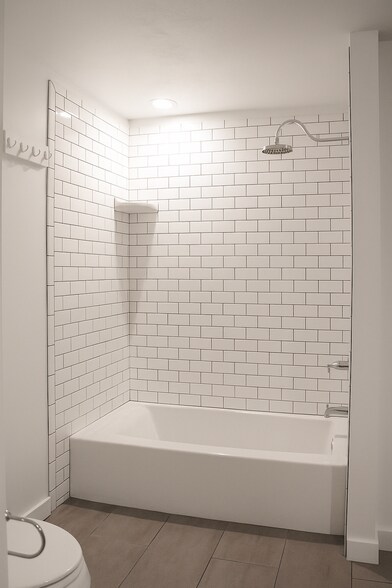 Building Photo - 548 Main St