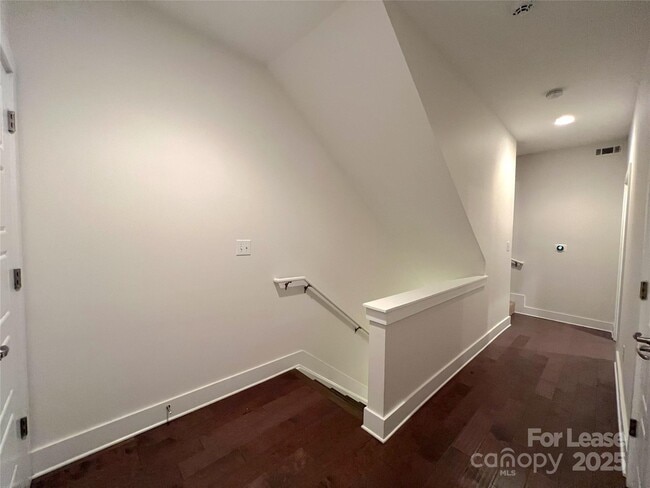 Building Photo - 211 Doggett St