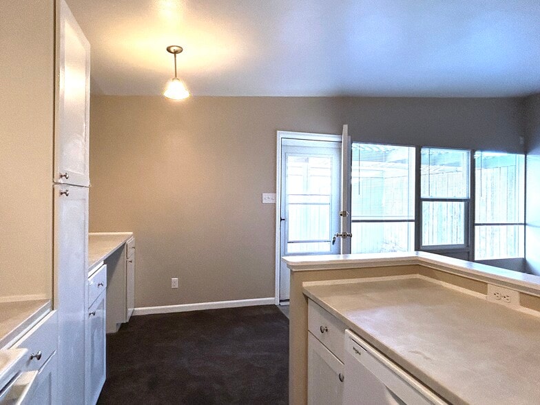 Kitchen looking to front door - 1344 E Sherwood Dr