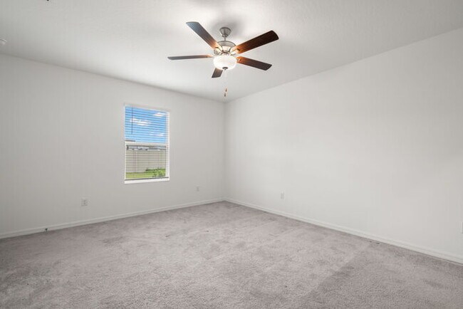Building Photo - LIKE  NEW Home For Rent in Zephyrhills!