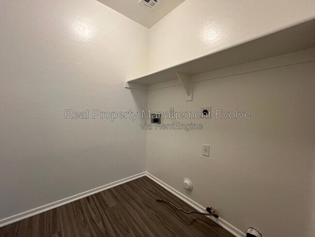 Building Photo - 7347 N 72nd Dr