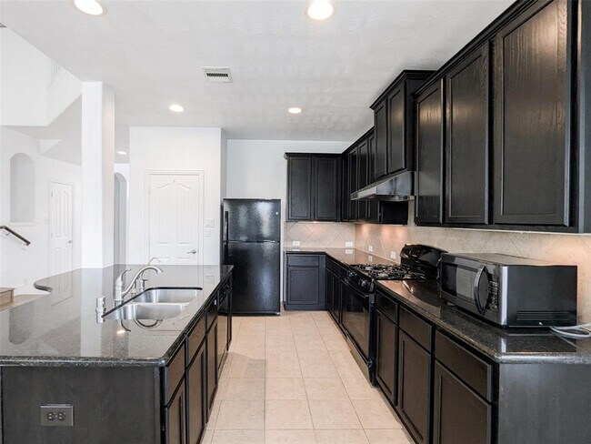 Building Photo - 24606 Forest Canopy Dr