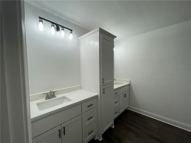 Building Photo - 42 Hope Dr